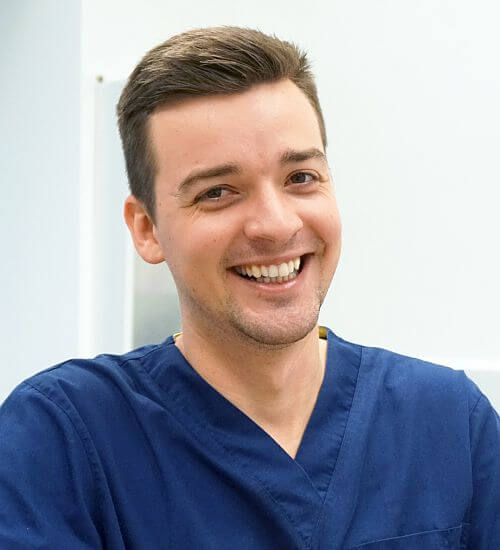 Dr. Karabélyos Csongor szájsebész-fogorvos, Nostradent fogászat